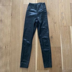 Aritzia Daria Pant - black